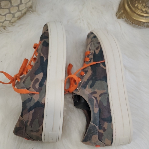 J Slides Camouflage Sneakers with Orange Laces - Picture 7 of 13